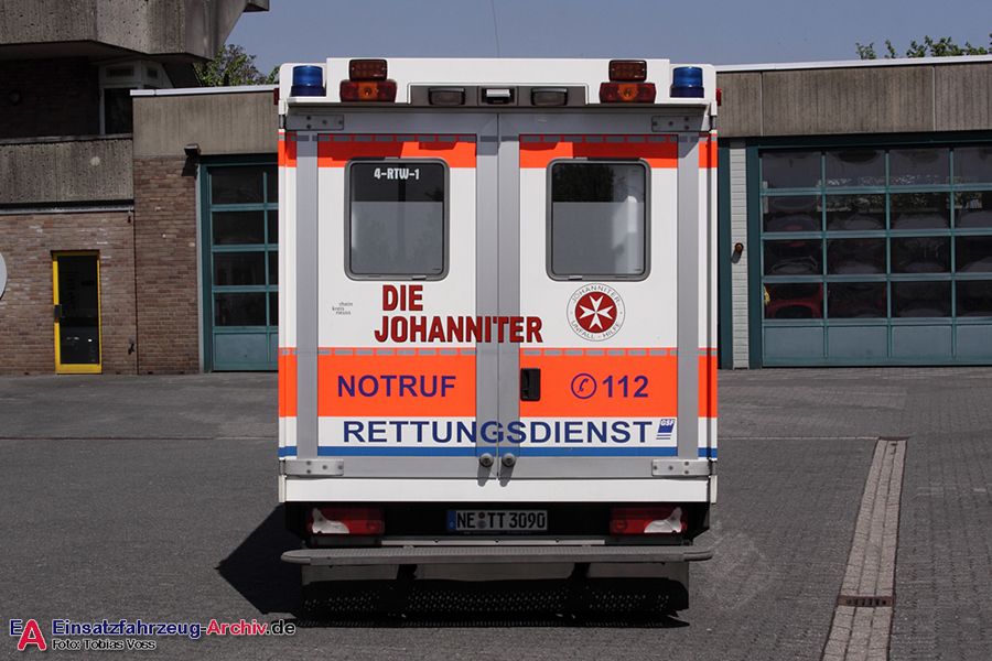 Rettung Kreis Neuss 04 RTW 01 (a.D.)