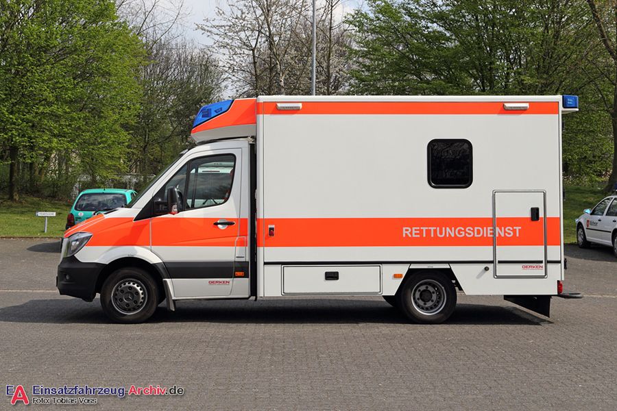 Rettung Kreis Neuss 04 RTW 01 (a.D.)
