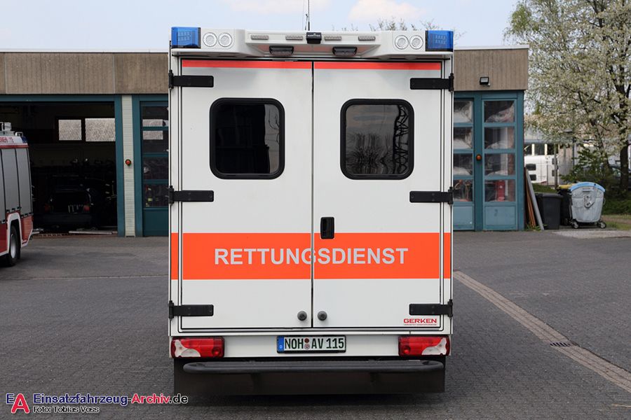 Rettung Kreis Neuss 04 RTW 01 (a.D.)