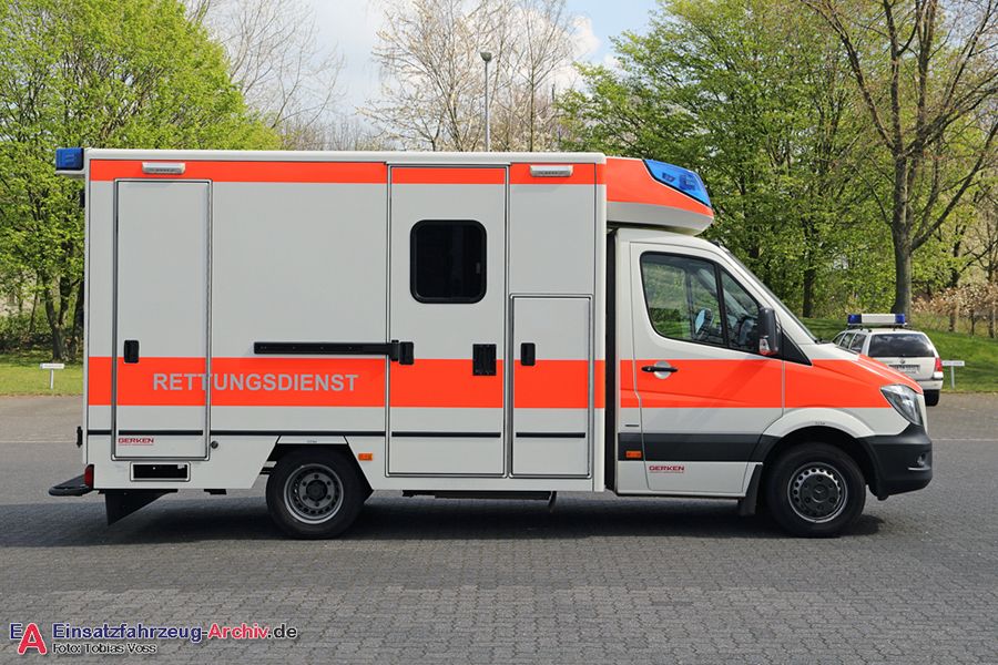 Rettung Kreis Neuss 04 RTW 01 (a.D.)