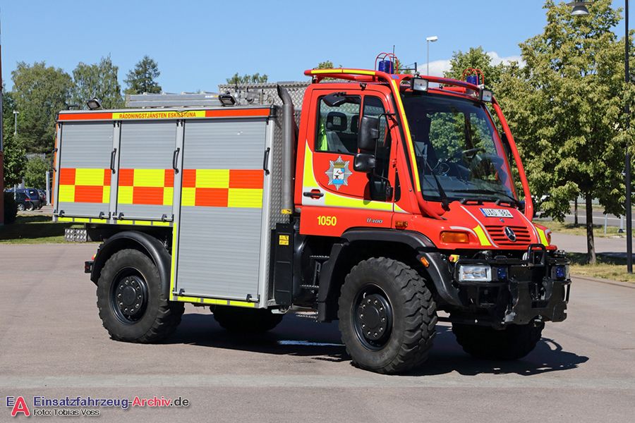 2 41-1050 - Terrängbil