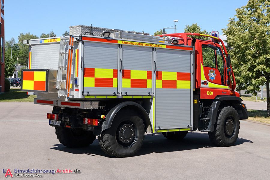 2 41-1050 - Terrängbil