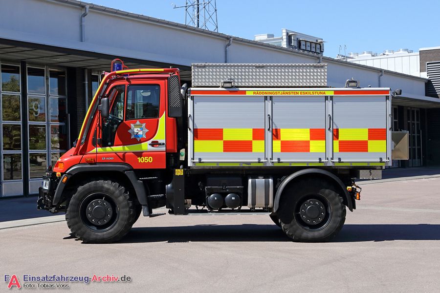 2 41-1050 - Terrängbil