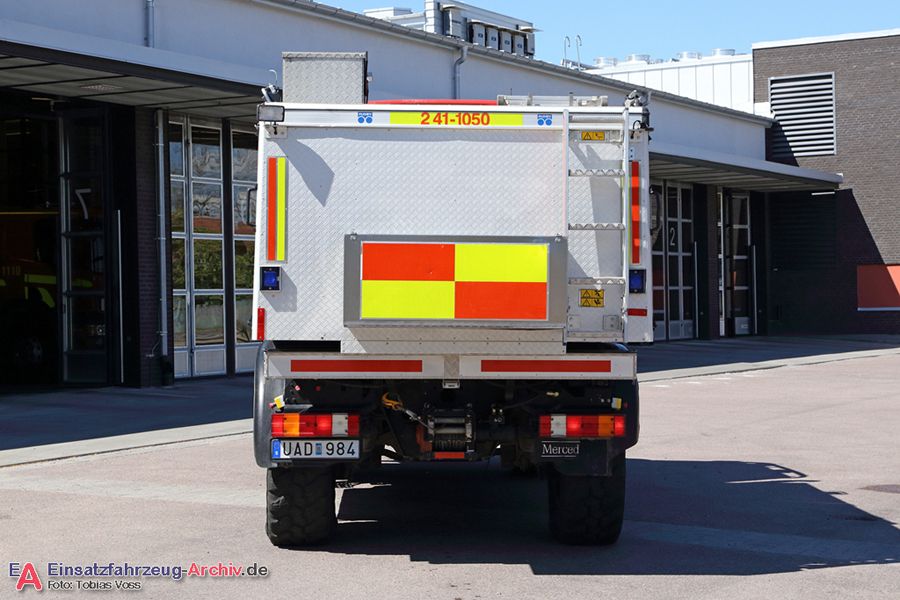 2 41-1050 - Terrängbil