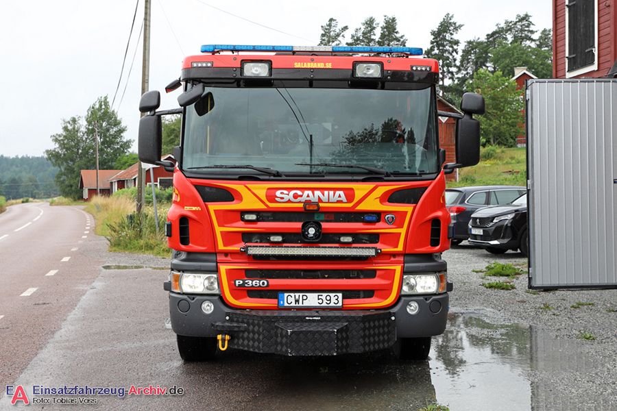 2 41-8210 - Släck-/räddningsbil